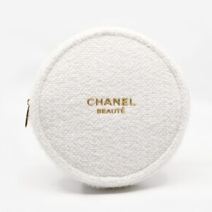 CHANEL BEAUTÉ White Tweed Makeup Case + FREE Foundation